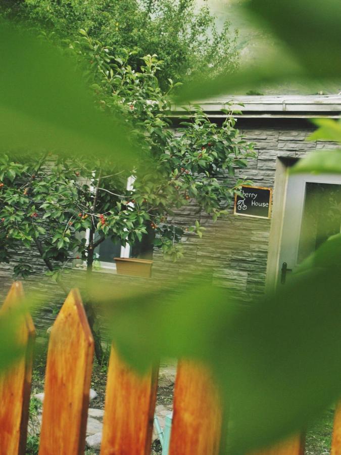 Cherry House Kazbegi Bagian luar foto